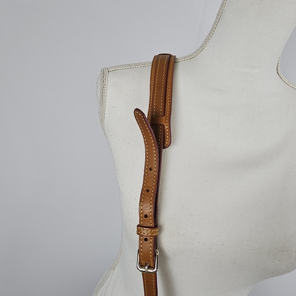 Dooney & Bourke Dillen taupe letter carrier H 8.5" x W 2" x L 8.25" - Picture 13 of 16